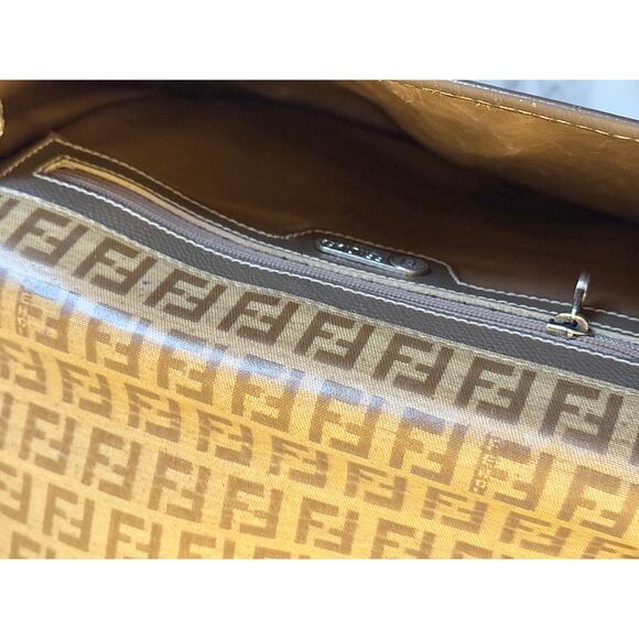 Vintage Fendi Crossbody - Picture 5 of 5